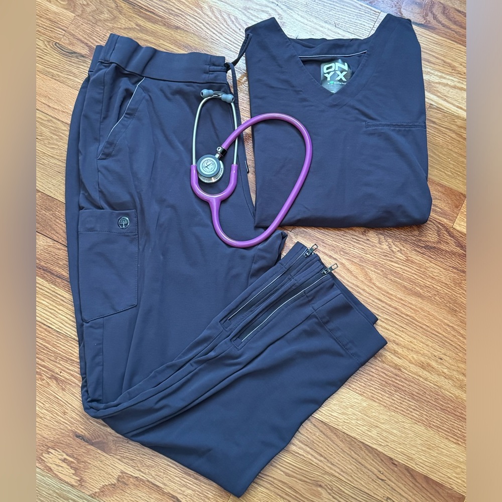 ONYX By Healing Hands Women's averie scrub top size xl